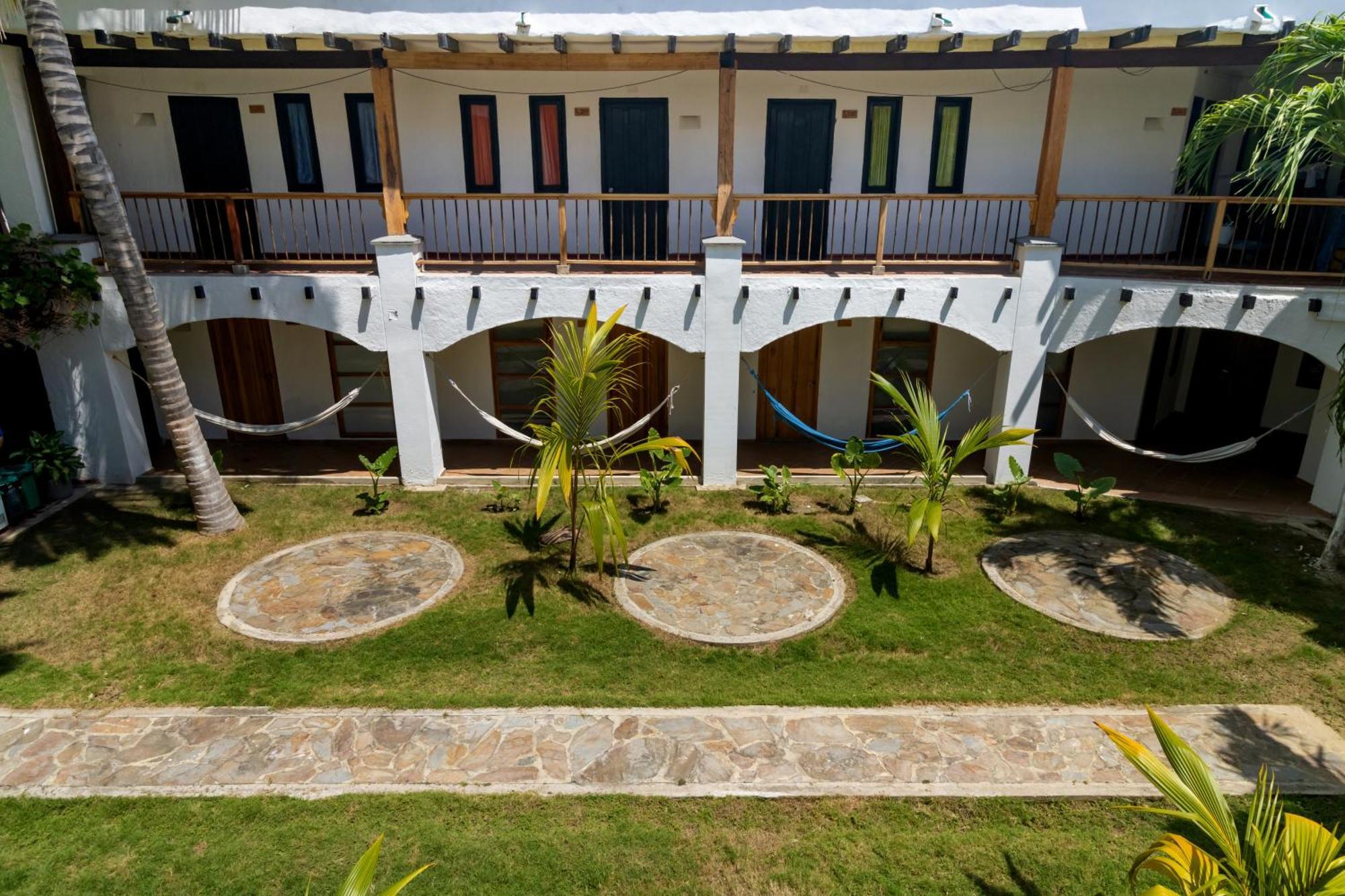 Hotel Sansiraka Suites By Geh Suites — Photos 3